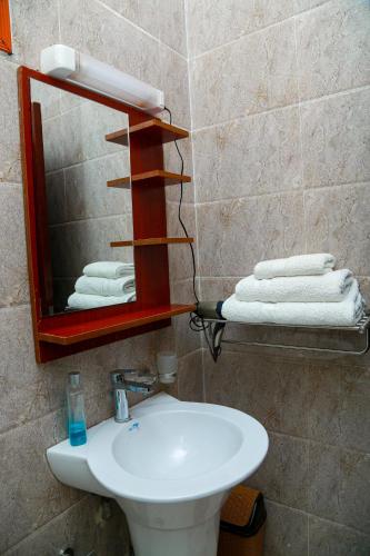 One-Bedroom Apartment image 3