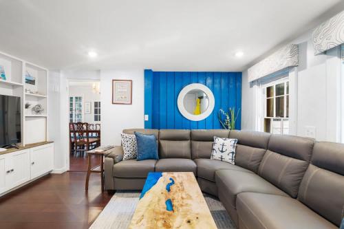 Shopping Restaurants 6 mins to Beach AC in ยาร์เมาท์ พอร์ต (MA)