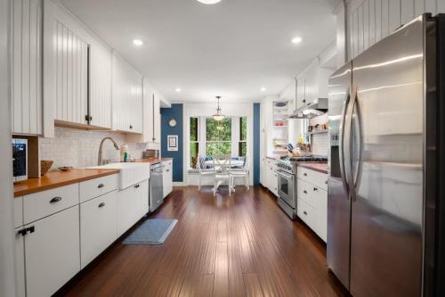 Shopping Restaurants 6 mins to Beach AC in ยาร์เมาท์ พอร์ต (MA)