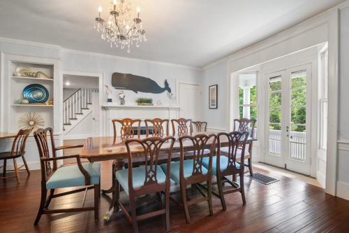 Shopping Restaurants 6 mins to Beach AC in ยาร์เมาท์ พอร์ต (MA)