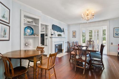 Shopping Restaurants 6 mins to Beach AC in ยาร์เมาท์ พอร์ต (MA)