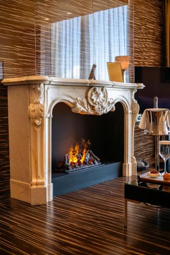 Romeo hotel - image 2