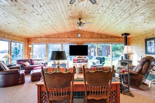 Lakefront Hackensack Cabin with Patio and Grill! in Pine River (MN)