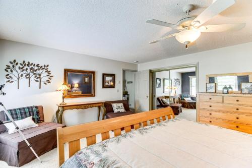 Lakefront Hackensack Cabin with Patio and Grill! in Pine River (MN)