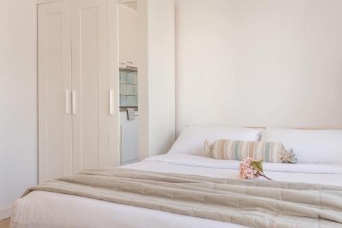  Estudio Rosimar Light in L Escala