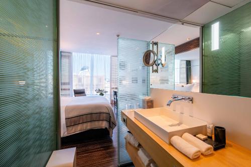 room detail thumbnail 2