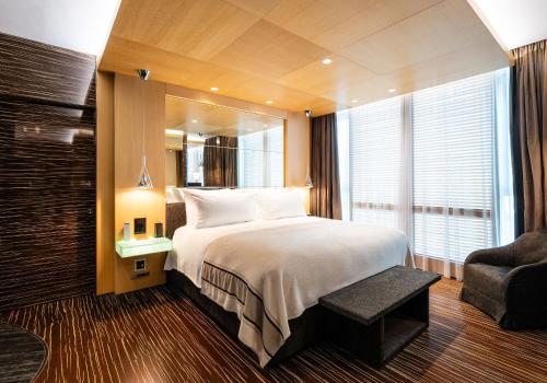 Romeo hotel - image 10