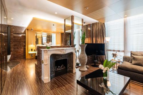 Romeo hotel - image 8