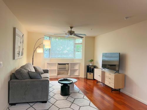 Tranquil Getaway at Waikiki Cove condo