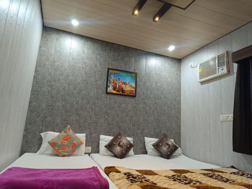 Goroomgo Shiv Kashi P Guest house Varanasi Near Shri Kashi Vishwanath Temple 950m
