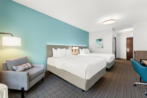 Comfort Inn & Suites - image 22