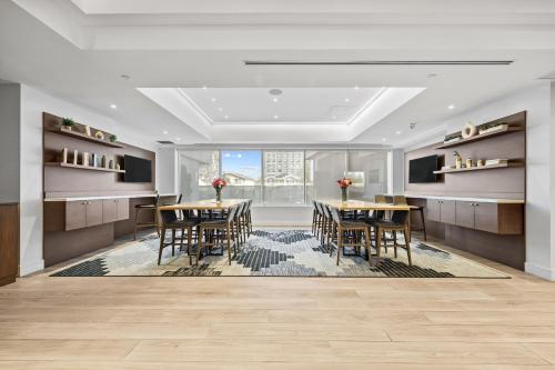 편의 시설/서비스, 더블트리 바이 힐튼 뉴욕 JFK 에어포트 (DoubleTree by Hilton New York JFK Airport) in 존 에프 케네디 국제 공항