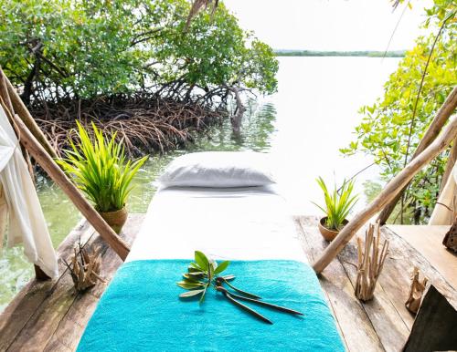Masāža, Urraca Monkey Island Eco Resort in Punta Laurel