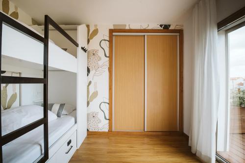 1 bunk bed
