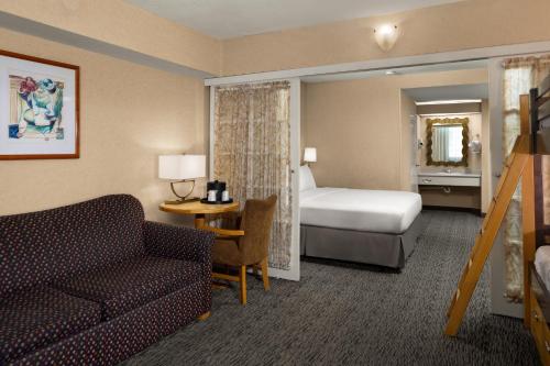 Portofino Inn and Suites Anaheim Hotel - image 12