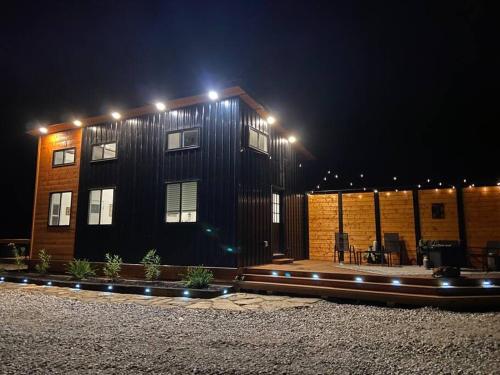 2 Bed 1 Bath-Sleeps 5 to 6 Near RRG Large Deck in Beattyville, USA