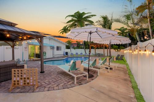 Luxury Heated Pool Oasis-10 mins to BEACH- Fast WiFi, Pompano Beach