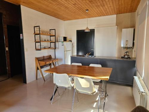 virtuve, Casa Cortés Golf - Exclusivo Adultos - Solo con Reserva y Aceptación de Reglamento (Casa Cortes Golf - Exclusivo Adultos - Solo con Reserva y Aceptacion de Reglamento) in Sierra De La Ventana