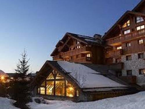 Appartement spacieux proche pistes avec piscine et parking - FR-1-566-71 in Meribel
