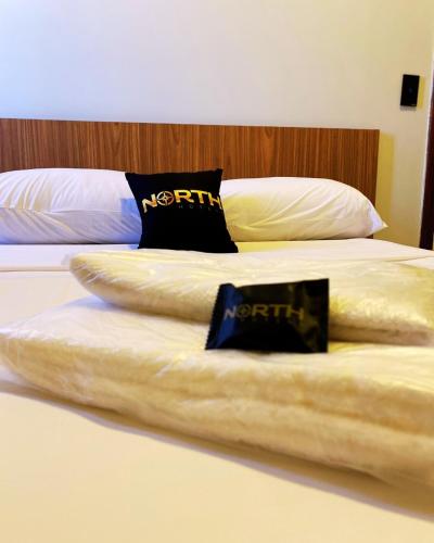 2 twin beds