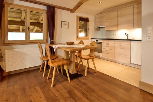 Kitchen, Hotel Alpenrose Wengen in Wengen