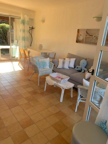 petite maison à l entrée de st Tropez (petite maison a l entree de st Tropez) in Gassin