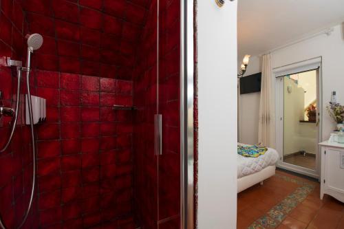 Standard Double Room image 4
