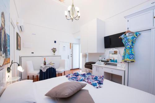 ApartHotel Antica Repubblica in the historical center 2 minutes away100mt from the Sea - image 4