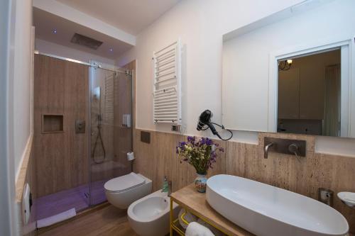 Standard Triple Room image 3