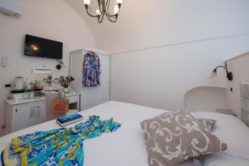 Economy Double Room image 4