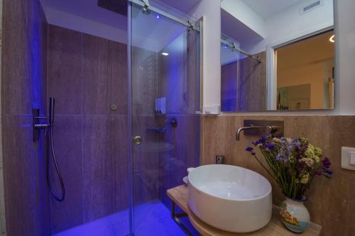 Junior Suite with Balcony image 10