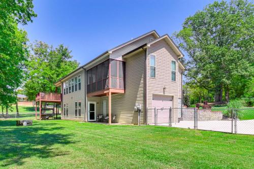 Chattanooga House with Grill 12 Mi to Downtown! in Chattanooga, USA