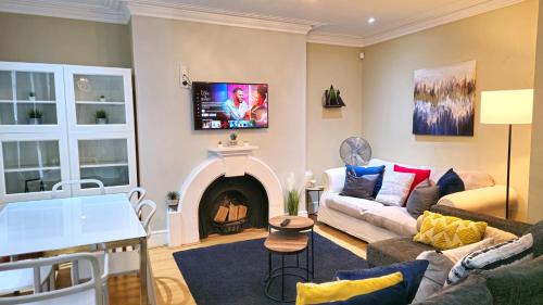 Stylish 2 Bedroom Apartment, Leeds Centre + Free Parking, Leeds