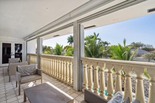 Tropical Pool Paradise x 6-BD 4-BA Luxury Living in Miami Lakes
