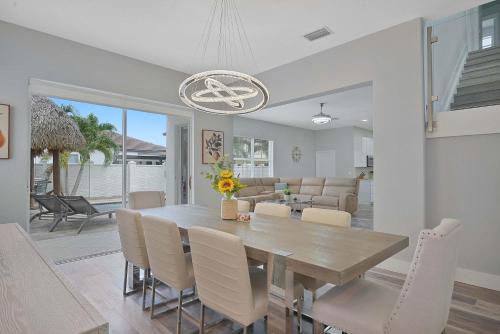 5-BD 5-BA Tropical Oasis - Pool Patio Tiki Hut in Hialeah, USA