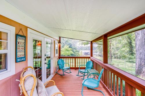 Lake Holbrook Waterfront Vacation Rental w/ Dock! in Mineola (TX)