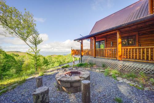 Stunning Banner Elk Cabin Rental with Hot Tub! in Banner Elk, USA