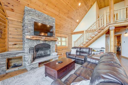 Stunning Banner Elk Cabin Rental with Hot Tub! in Banner Elk, USA