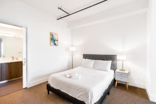 Modern 2Bedroom In MDR Free Parking in Los Angeles, USA