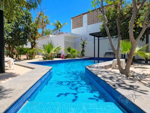 Commercial Zone Studios, Pool, BBQ and Beach 7 Blocks in La Paz, Mexico