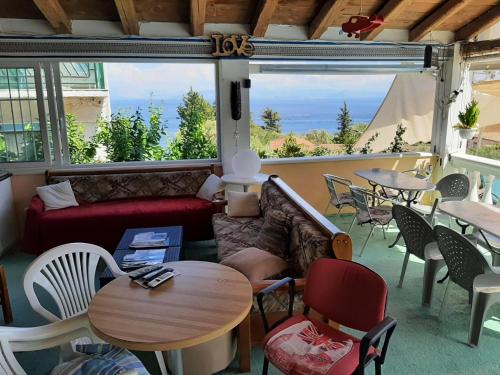 Pleasing apartment in Mpenitses with terrace, Benitses (foto 5)