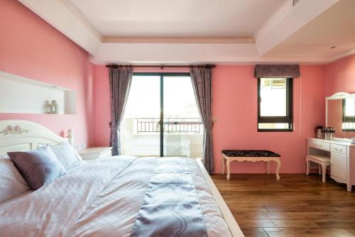 Double Room with Balcony image 10