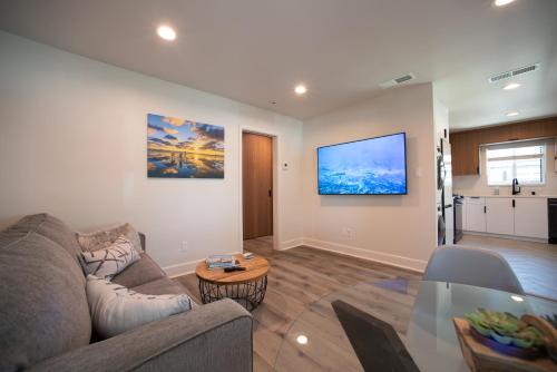 Modern 1 BR Cottage Steps 2Beach in San Diego, USA