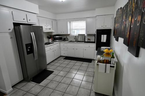 virtuve, Bright & cozy 2nd Floor Apartment Close to NYC in Belleville (NJ)