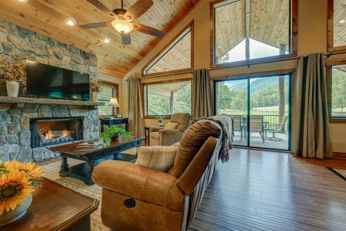 28 Acres Home with Barn and Fire Pit Near Franklin! in 迪拉德