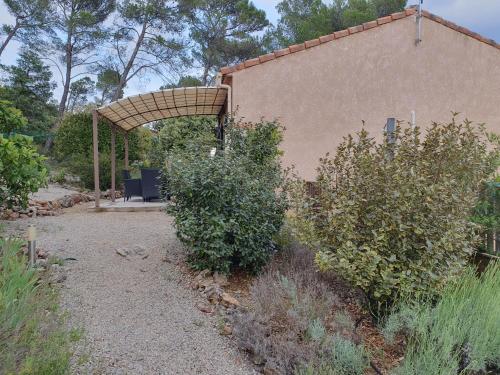 maison vacances 6 à 8 personnes parc du verdon (maison vacances 6 a 8 personnes parc du verdon) in Sillans La Cascade