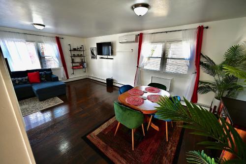 Iekārtas, Bright & cozy 2nd Floor Apartment Close to NYC in Belleville (NJ)