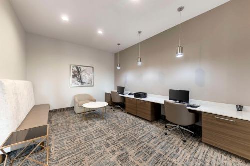 Best Western Plus Chickasha Inn - image 14