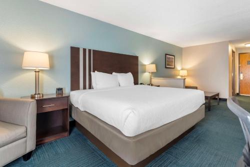 Best Western St. Clairsville Inn & Suites - image 9