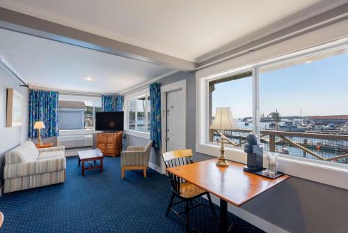 Fisherman's Wharf Inn - image 8